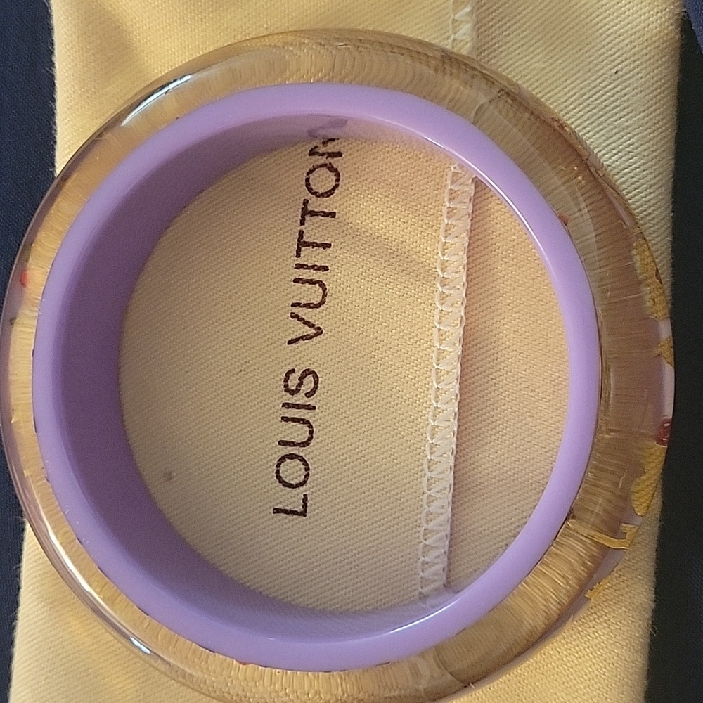 LOUIS VUITTON RESIN  BANGLE - Picture 4 of 8